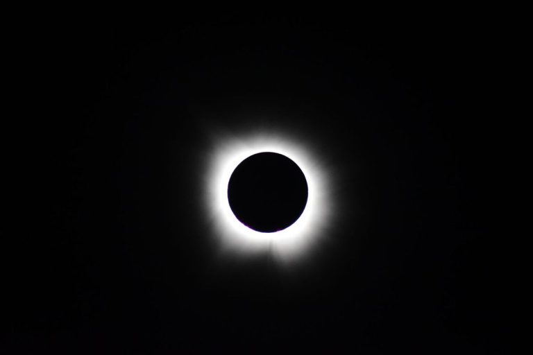 Capturing the Cosmos: How Gaming Communities and Virtual Worlds React to Celestial Events - Gaming iNews